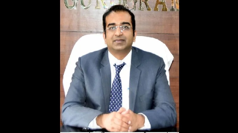 मेवात के किसानों की एचएसआईडीसी के एमडी के साथ बैठक। 29 अगस्त को पंचकूला में होगी बैठक। किसान अपने मुआवजे की मांग रखेंगे। मेवात नूंह 28 अगस्त। मेवात के किसानों की आखिरकार एचएसआईडीसी के एमडी के साथ बैठक तय हो गई और अब किसान पंचकूला में अपने मुआवजे बढ़ाने की मांग को एमडी के सामने रख सकेंगे। जानकारी के अनुसार पिछले काफी समय से सोहना आईएमटी औद्योगिक क्षेत्र के किसान लगातार धरना प्रदर्शन कर रहे थे और मांग कर रहे थे की हरियाणा के मुख्यमंत्री नायब सिंह सैनी से मुलाकात करने की लेकिन एचएसआईडीसी के गुरुग्राम के अधिकारियों ने किसानों की मुख्यमंत्री से तो मुलाकात नहीं कराई लेकिन अपने विभाग के एमडी से मुलाकात करने का समय दिलवा दिया।