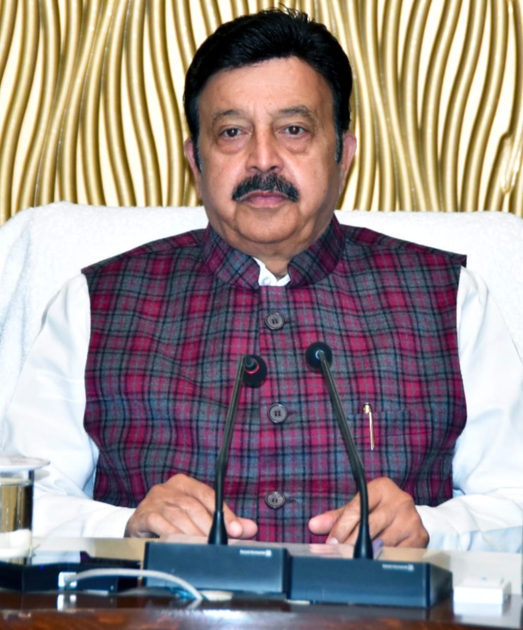 राव नरबीर सिंह ने कहा, राज्य सरकार की प्रतिबद्धता का प्रतीक है गुरुग्राम मेट्रो विस्तार परियोजना मेट्रो विस्तार परियोजना का भूमि पूजन 5 सितंबर को गुरुग्राम, 03 सितंबर। हरियाणा के उद्योग एवं वाणिज्य मंत्री राव नरबीर सिंह ने कहा कि गुरुग्राम मेट्रो विस्तार परियोजना गुरुग्राम के नागरिकों के लिए एक ऐतिहासिक उपलब्धि है। उन्होंने कहा कि मुख्यमंत्री श्री नायब सिंह सैनी के नेतृत्व में राज्य सरकार की प्रतिबद्धता विकास को नई दिशा देने की है और यह मेट्रो परियोजना उसी का प्रत्यक्ष प्रमाण है। राव ने कहा कि 5 सितंबर को सेक्टर 44 में मेट्रो विस्तार परियोजना का भूमि पूजन किया जाएगा।