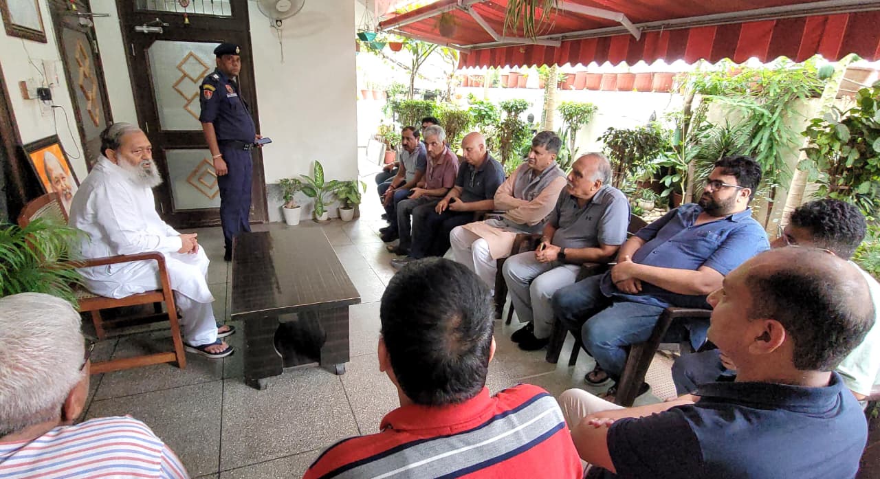 अंबाला छावनी के इंडस्ट्री एरिया से जल्द से जल्द पानी निकालना उनकी प्राथमिकता - ऊर्जा, परिवहन एवं श्रम मंत्री  अनिल विज सबंधित अधिकारियों को निर्देश- अंबाला छावनी के इंडस्ट्री एरिया में तुरंत पम्प लगाकर व अन्य प्रबंध करके पानी की निकासी सुनिश्चित की जाए