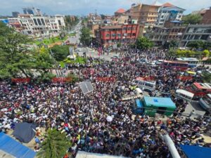 इस पूरे खेल को अमेरिका चीन और चीन और भारत देख रहा है कि युवाओं का अपमान कितना महंगा पड़ सकता है किसी भी देश की सरकार युवाओं में इतना गुस्सा है कि  नेपाल का युवा करने और करने को तैयार है सेना की गोलियां छाती पर खा रहे हैं