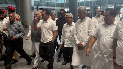 राहुल गांधी के दौरे से मामला देशभर में सुर्खियों में आ चुका है। हरियाणा सरकार पर विपक्ष और जनता का दबाव लगातार बढ़ता जा रहा है। पोस्टमार्टम के लिए परिवार की सहमति आज मिल सकती है।