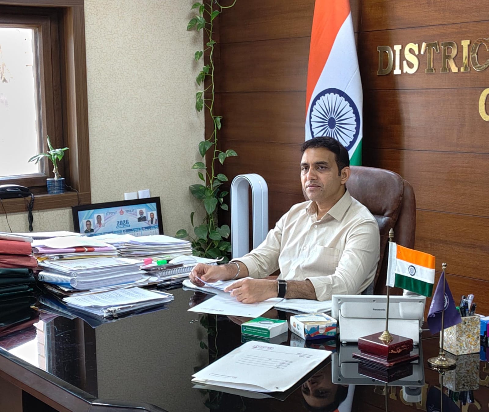 शिकायत निवारण तंत्र और जागरूकता कार्यक्रम मजबूत करने के निर्देश बैठक में डीसी अजय कुमार ने जिले में शिकायत निवारण तंत्र को और अधिक सुदृढ़ बनाने पर भी जोर दिया, ताकि उपभोक्ताओं की शिकायतों पर त्वरित कार्रवाई सुनिश्चित की जा सके। उन्होंने अधिकारियों को निर्देश दिए कि खाद्य सुरक्षा से जुड़े मामलों में जनजागरूकता बढ़ाने के लिए विभिन्न हितधारकों को शामिल करते हुए जागरूकता कार्यक्रम आयोजित किए जाएं।