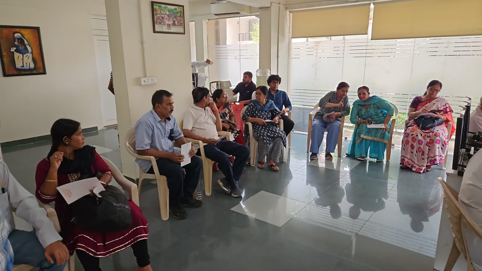 गुरुग्राम के सेक्टर-49 स्थित ऑर्किड पेटल्स सोसायटी के टावर-14 में निःशुल्क नेत्र जांच शिविर का आयोजन किया गया। इस स्वास्थ्य शिविर का उद्देश्य लोगों को आंखों की देखभाल के प्रति जागरूक करना और उन्हें समय पर जांच की सुविधा उपलब्ध कराना था। इस शिविर का आयोजन आहुजा आई एंड डेंटल इंस्टीट्यूट के माध्यम से किया गया, जिसका संचालन अस्पताल के संस्थापक डॉ. टी. एन. आहूजा के मार्गदर्शन में किया गया।