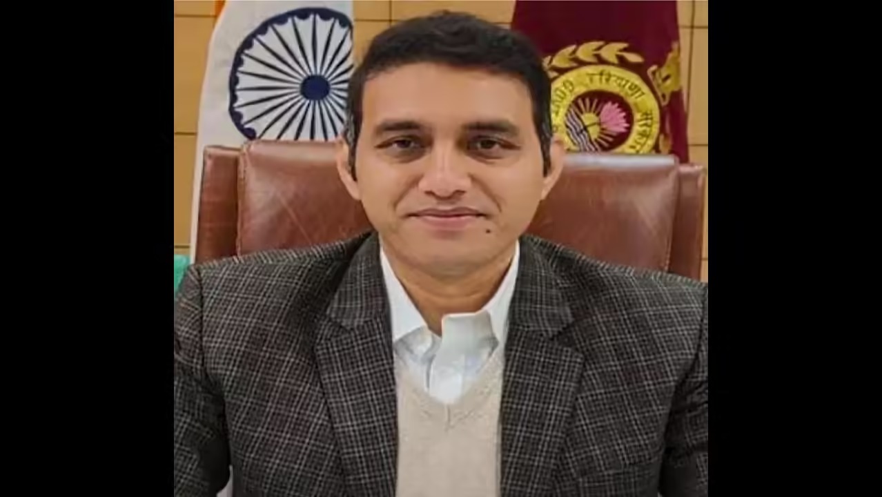 प्रशासनिक कार्रवाई पर उठ रहे सवाल अब देखना यह होगा कि सरकार और प्रशासन इन आरोपों पर क्या कार्रवाई करता है और क्या गुरुग्राम की तहसीलों में फैले भ्रष्टाचार पर लगाम लगाई जा सकेगी।