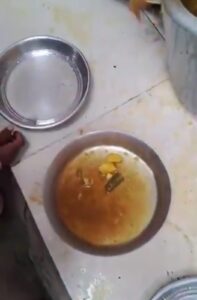 योगी मॉडल पर फिर सवाल: सीतापुर के सरकारी स्कूल में बच्चों को कथित तौर पर मिली पतली सब्जी और सूखी रोटी, मिड-डे मील पर उठे सवाल