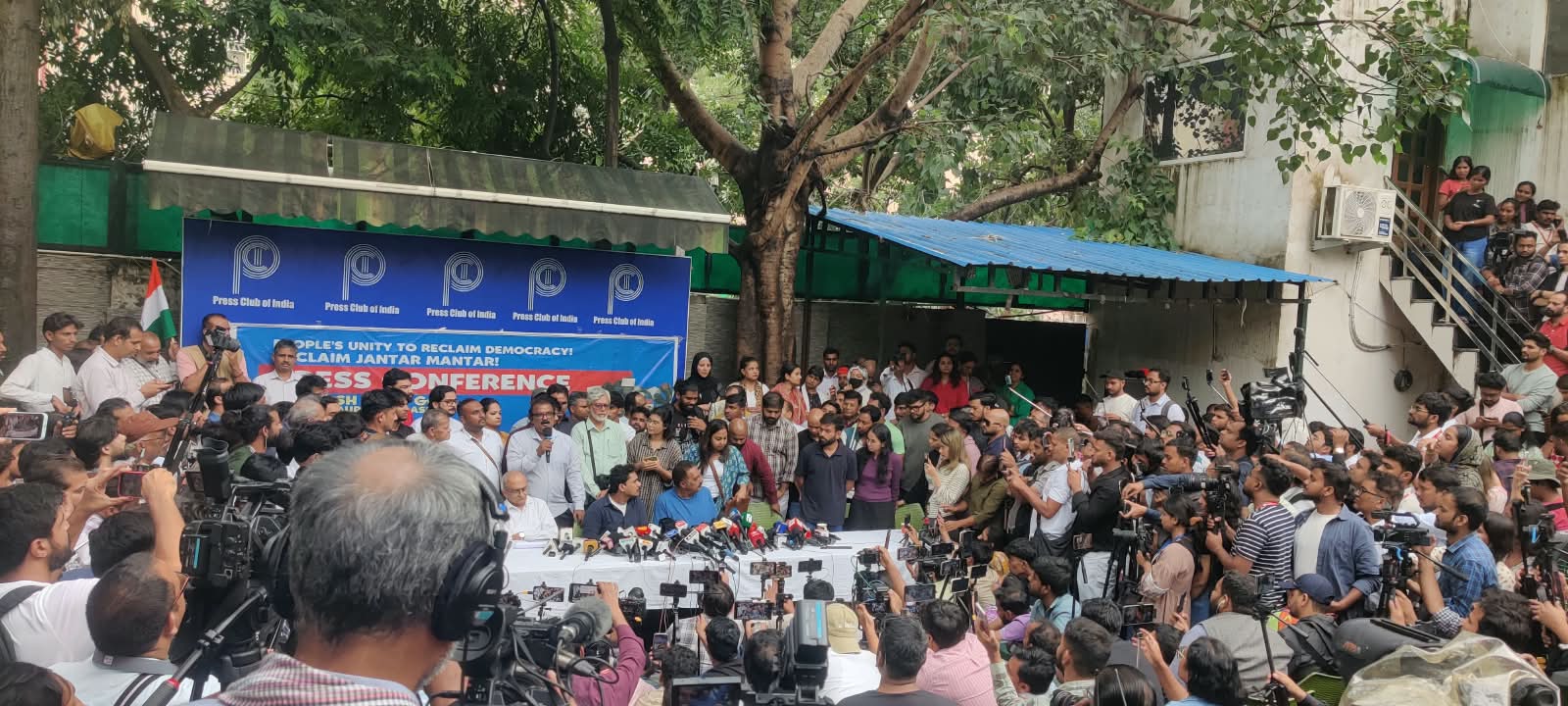 प्रकाश राज ने प्रधानमंत्री मोदी और अमित शाह से पूछा- चुनाव आयुक्त ज्ञानेश कुमार का बचाव क्यों? प्रशांत भूषण ने भी केंद्र सरकार पर उठाए सवाल