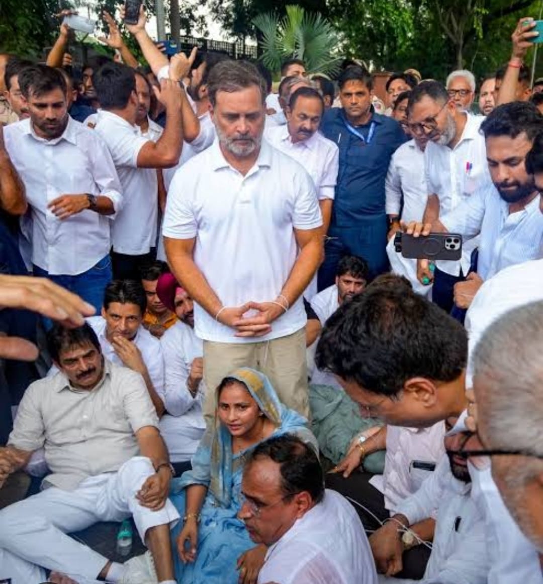 दिल्ली में INDIA ब्लॉक का जोरदार प्रदर्शन, राहुल गांधी और प्रियंका गांधी समेत विपक्षी सांसदों का EC की ओर मार्च